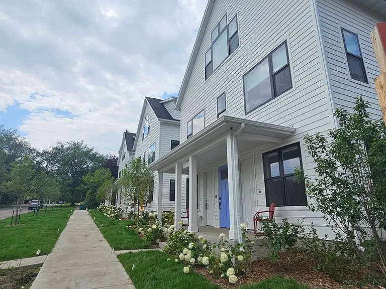120 E Avenue A — Photo 44