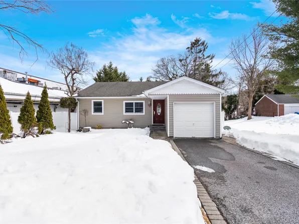 25 State Place, Huntington, NY 11743