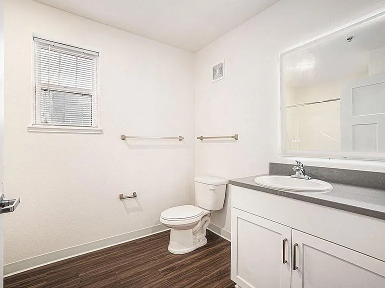 Signature Pointe Apartment Homes — Photo 22