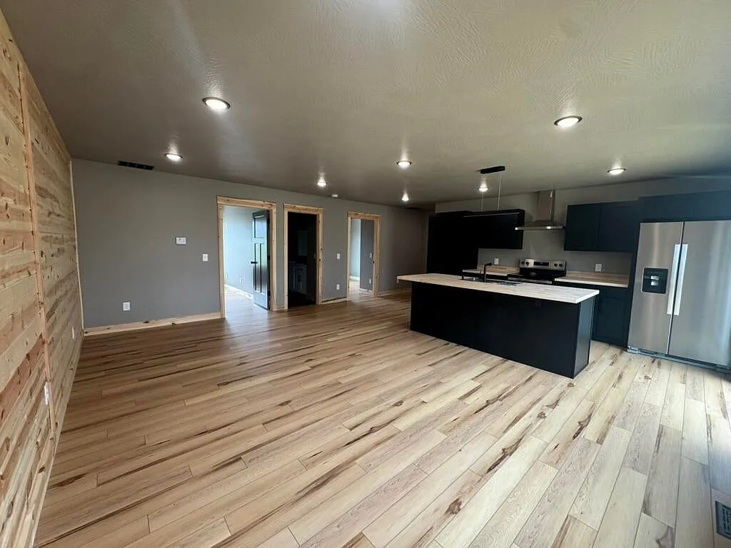 3 bed, 1300 sqft, $1,500 — Photo 2