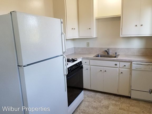 5th image of 1045 Santa Cruz Ave APT D