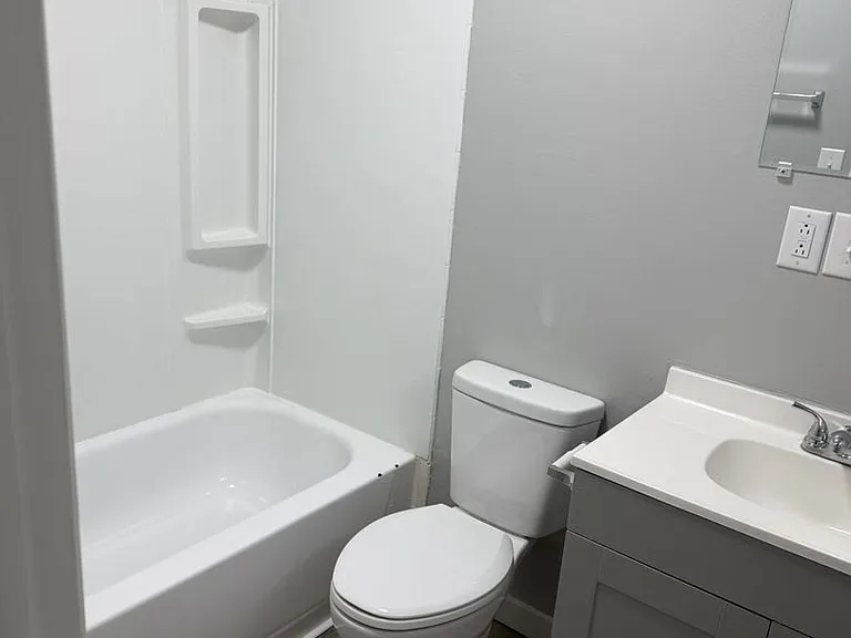 Parkway Apartments — Photo 17