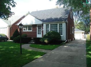 20457 Country Club Dr, Harper Woods, MI