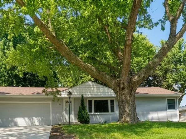 138 Greenfield Pkwy, Des Moines, IA 50320
