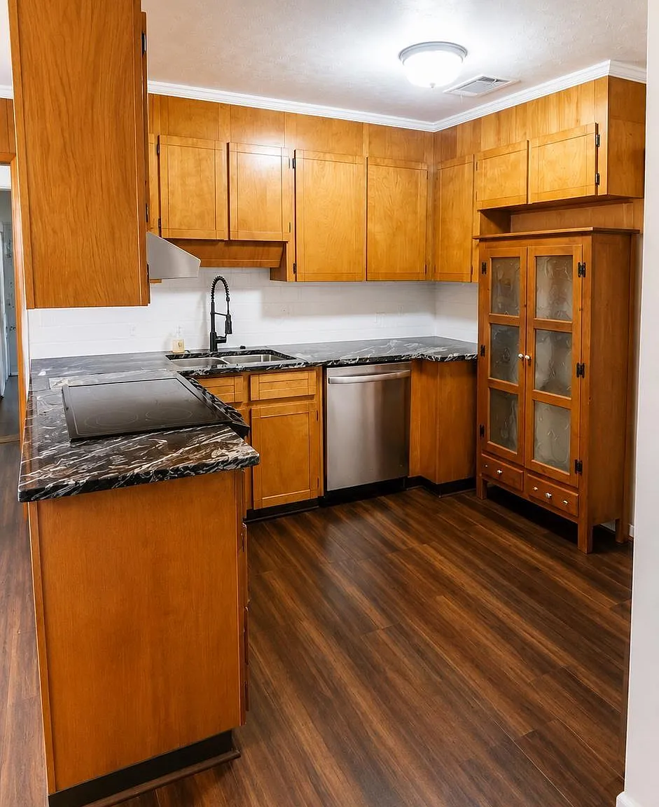 4 bed, 2.5 bath, 2396 sqft, $2,100 — Photo 3