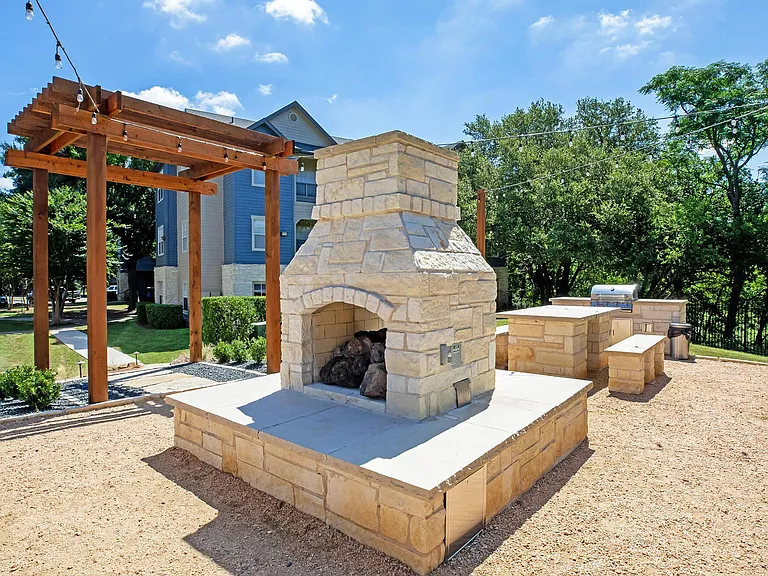 Falls Round Rock — Photo 10