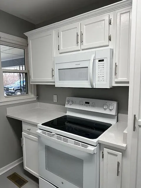 1317 Brockton Dr — Photo 4
