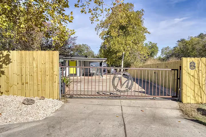 4300 Mount Vernon Dr #C
