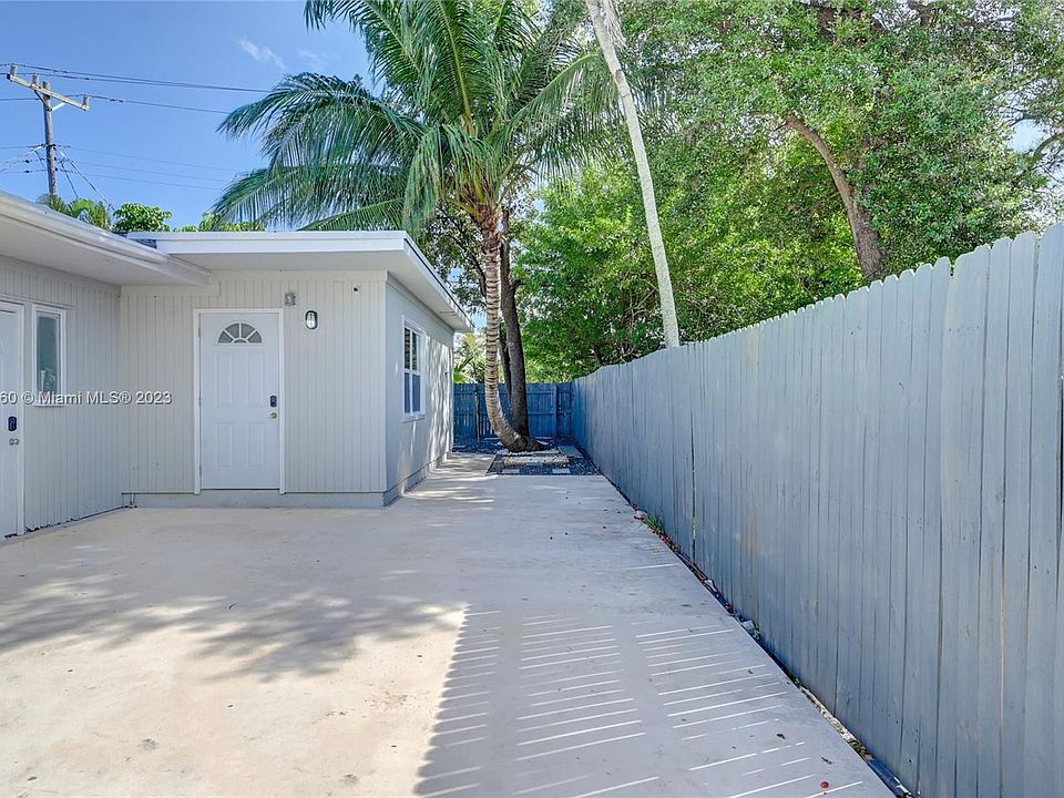 2nd image of 1140 NE 15th Ave #1R