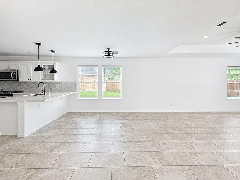 1011 Backland Ct — Photo 6