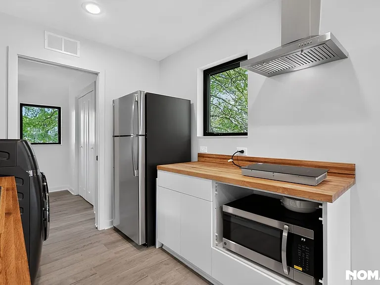 2413 Glascock St #101 — Photo 5
