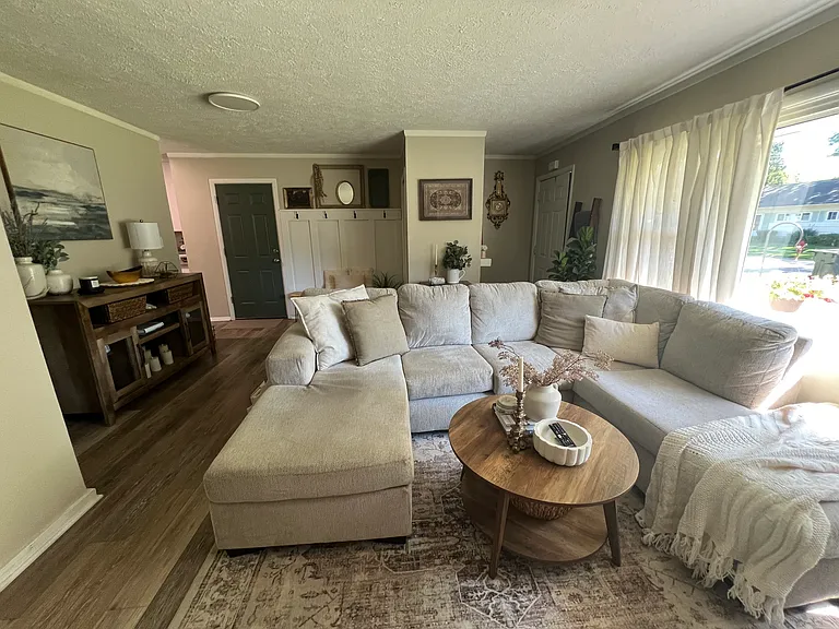 428 Lynn Dr — Photo 4