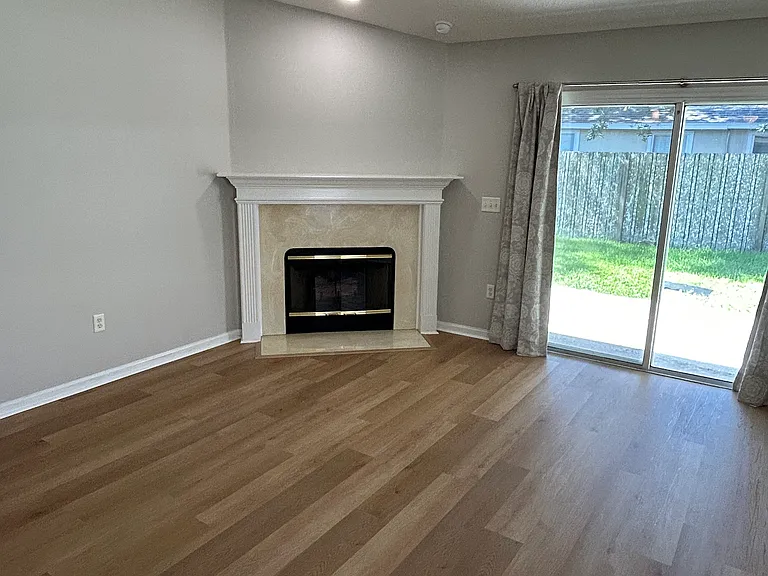 716 Mackenzie Cir — Photo 7