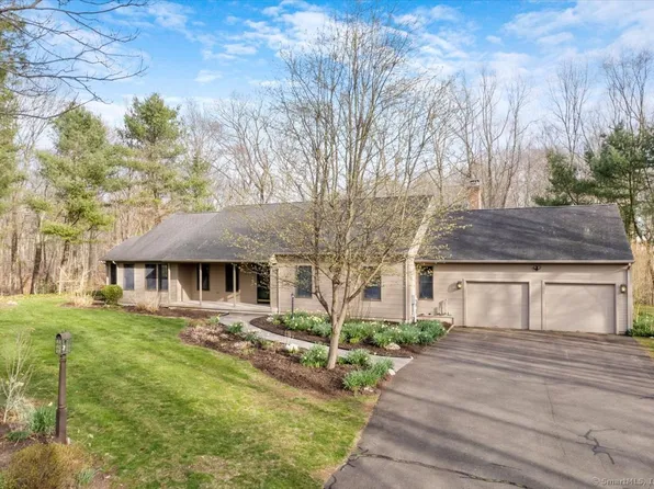 6 Bridle Lane, Wallingford, CT 06492