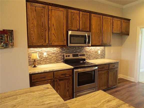 4th image of 1090 Southgate Ct