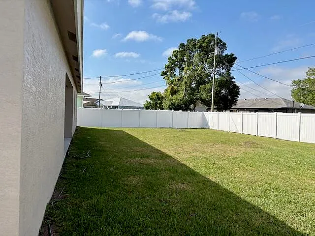 202 SW Aldoro Pl — Photo 4