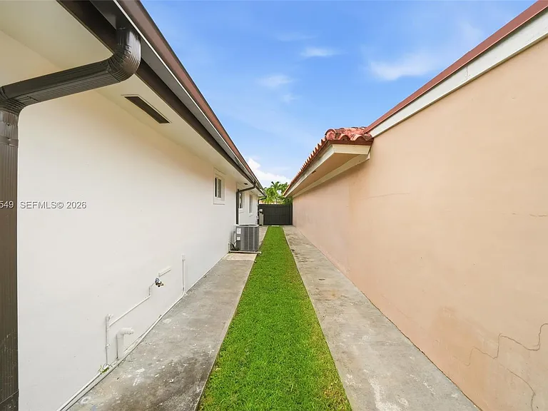 881 NW 133rd Ave — Photo 41