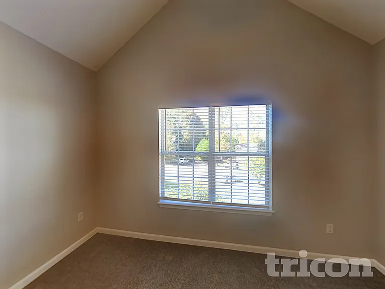 665 Skyline Dr — Photo 23