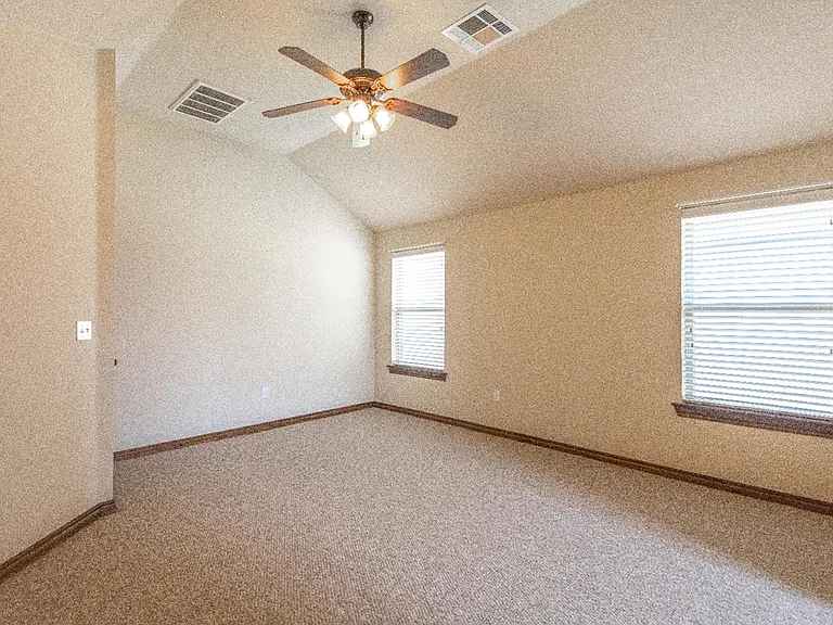 12108 Chesterfield Ln — Photo 9