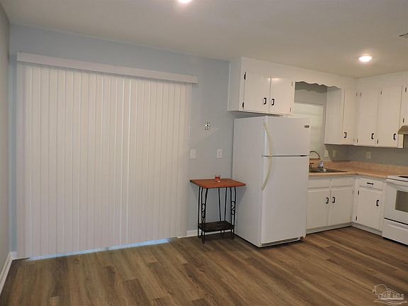 4th image of 6970 Woodley Dr