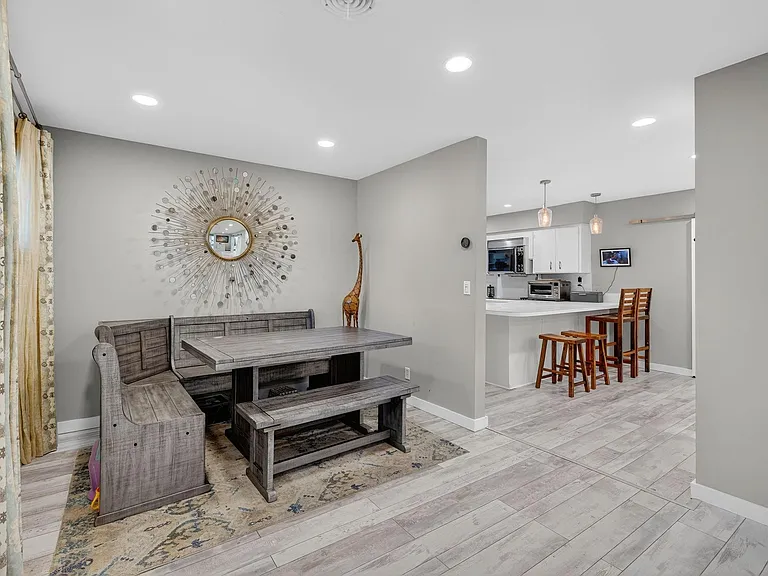 1570 NE 30th Pl — Photo 9