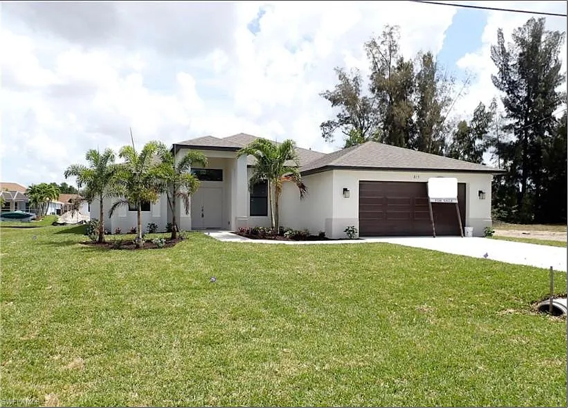 Building Photo - 815 SW 11th Ct