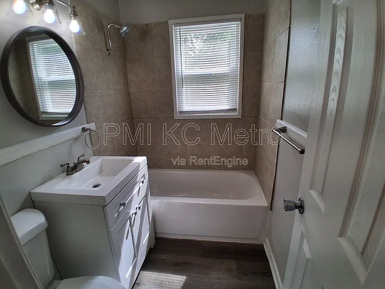 9548 Charlotte St — Photo 10
