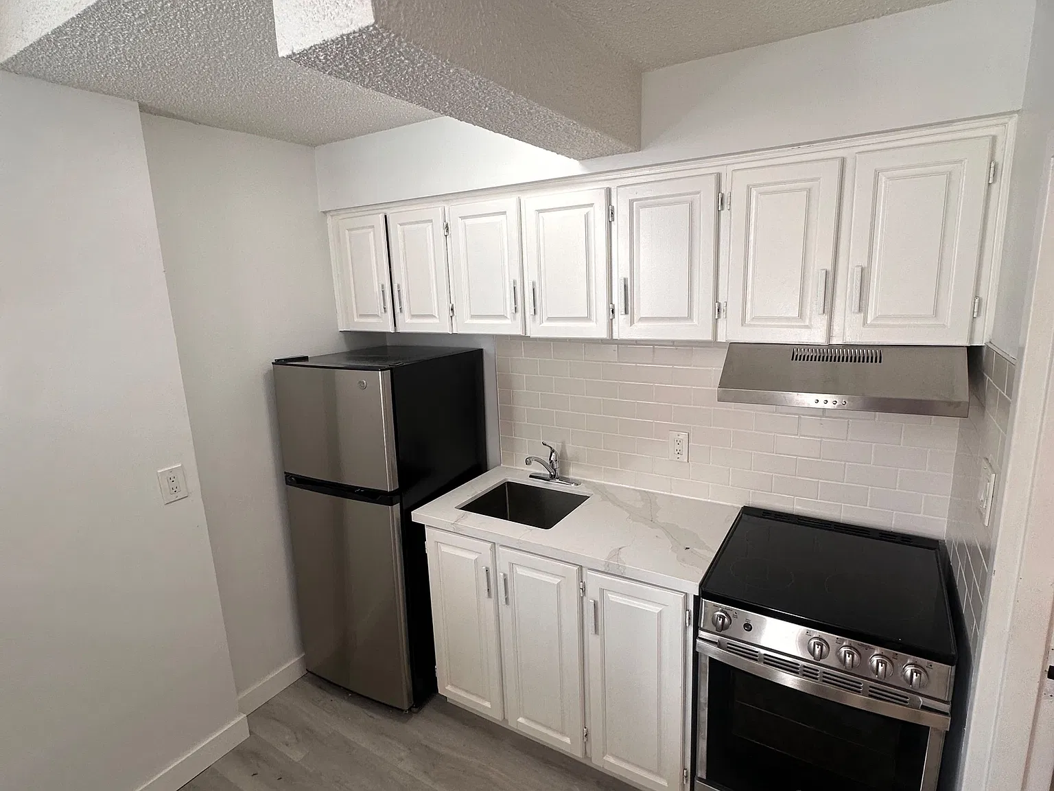120 Spencer Ave — Photo 1