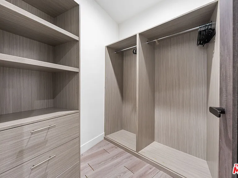 6181 Temple Hill Dr — Photo 33