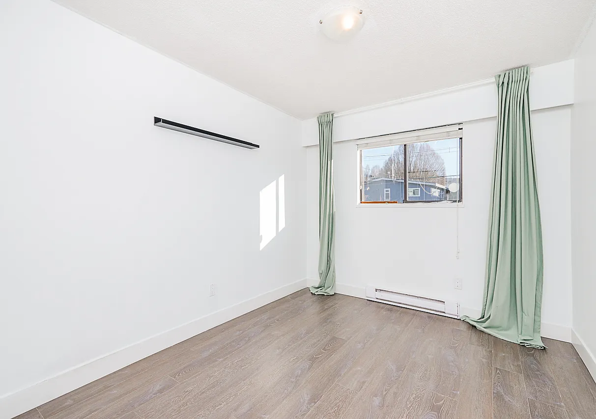 3 bed, 1250 sqft, $3,500 — Photo 3