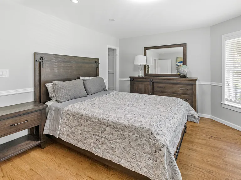 21 Eastway Dr — Photo 16