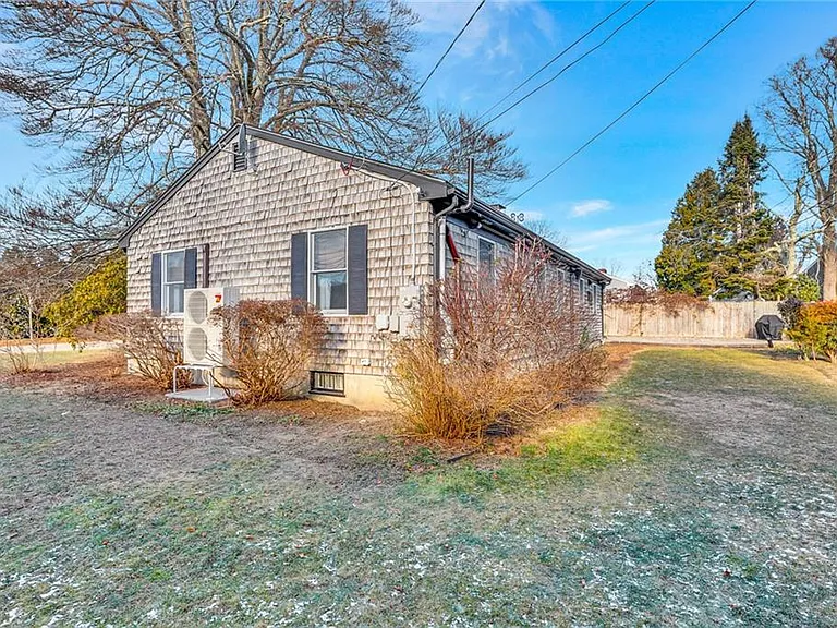 1 Collins Ter — Photo 30