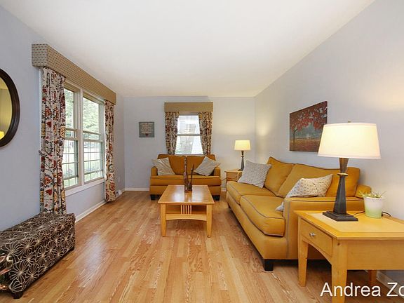 4th image of 2119 Engleside Dr SE