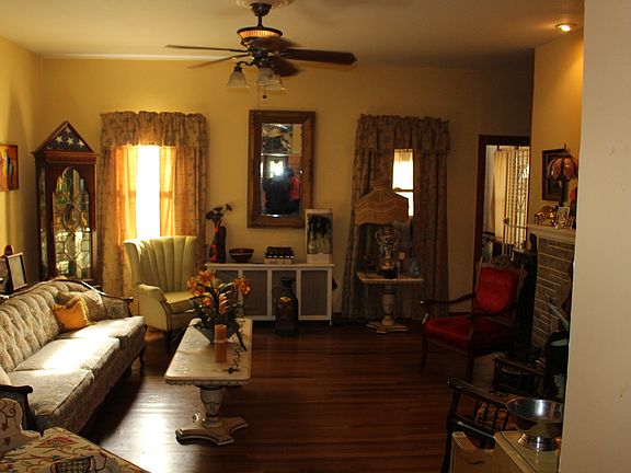2nd image of 427 S Wycombe Ave