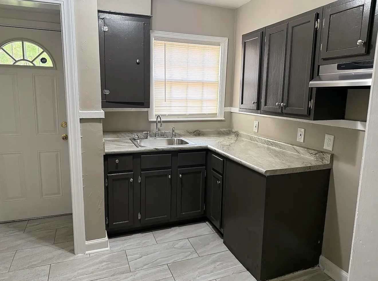 3376 Spottswood Ave — Photo 4