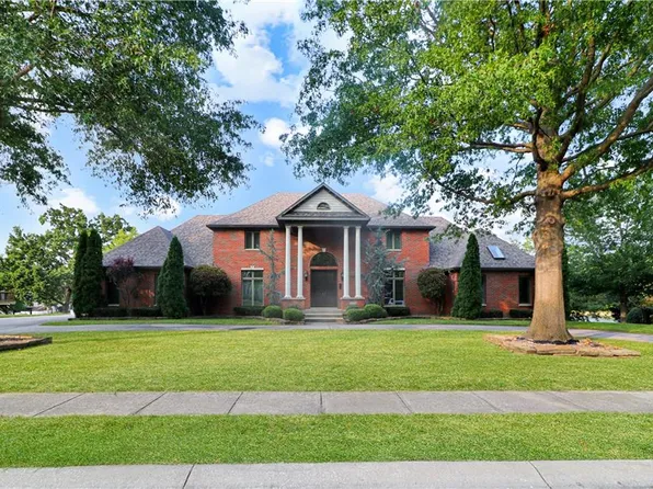 1233 Pembrooke Dr, Warrensburg, MO 64093