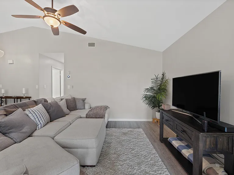 2482 Bedford Mews Dr — Photo 8