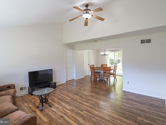 2nd image of 467 N Hyde Pl