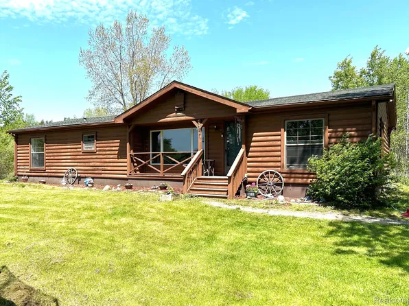 6725 Townsend Rd, Applegate, MI 48401