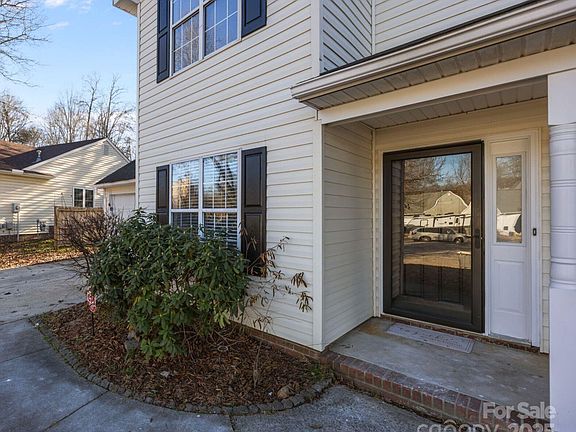 4th image of 1561 Forest Glen Ln