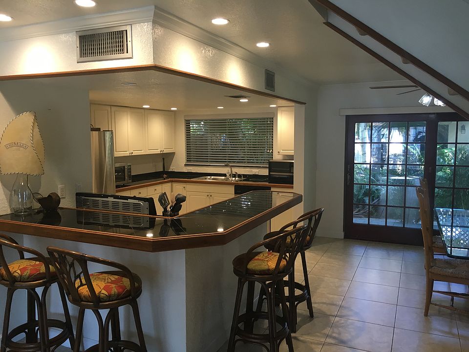 LARGE UPDATED KITCHEN