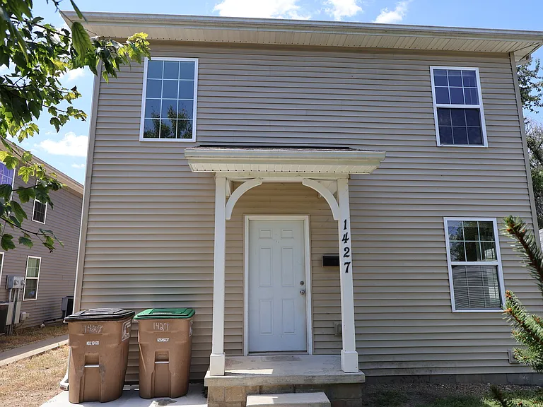 1427 Sycamore St #1 — Photo 2