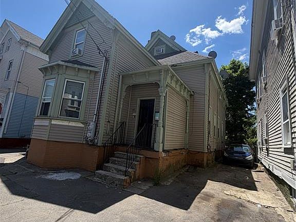 2nd image of 147 Parade St