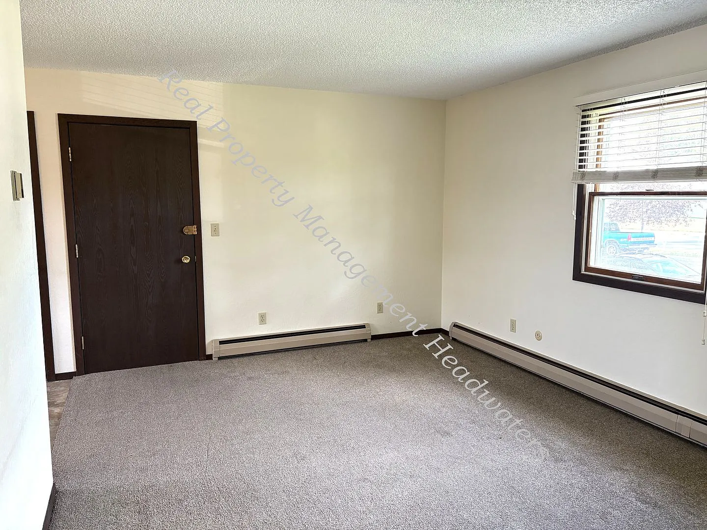 Billings Avenue 2114 — Photo 3