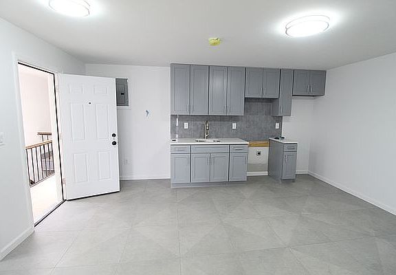 2nd image of 548 Grand St #2B