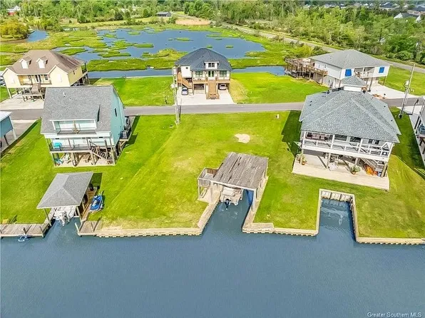 16 Riviera Rd, Westlake, LA 70669