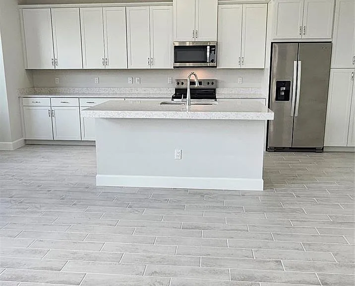 5461 Empire Dr — Photo 5