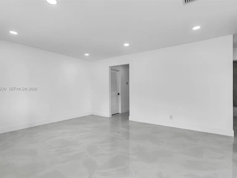 821 SW 7th Ave #2 — Photo 4