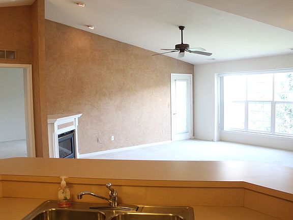 2nd image of 44036 Elm Dr