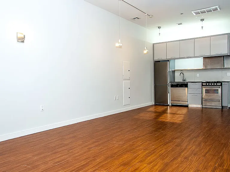 96 Dupont St #LL7 — Photo 2